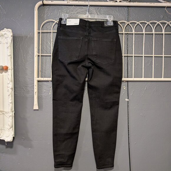 BNWT. Size 4 Short. American Eagle True Black Curvy High Rise Jegging. - Picture 5 of 8